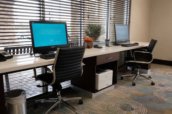 Business Center 17 of 19